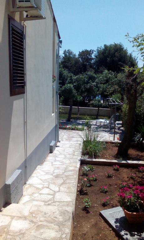 Apartment Basic Petrcane Esterno foto