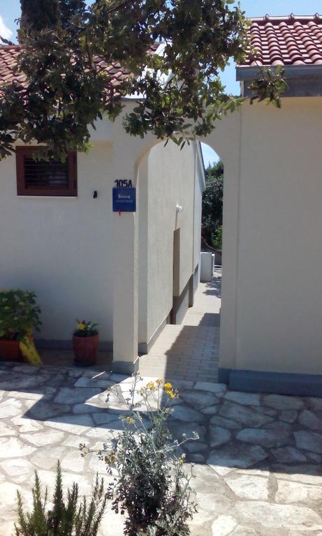 Apartment Basic Petrcane Esterno foto