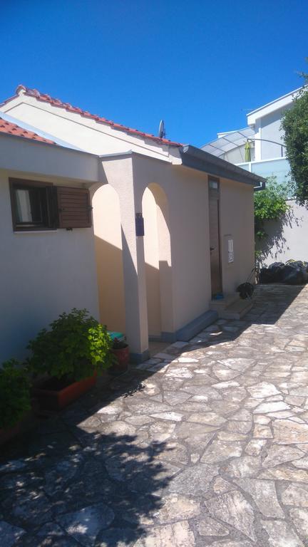 Apartment Basic Petrcane Esterno foto