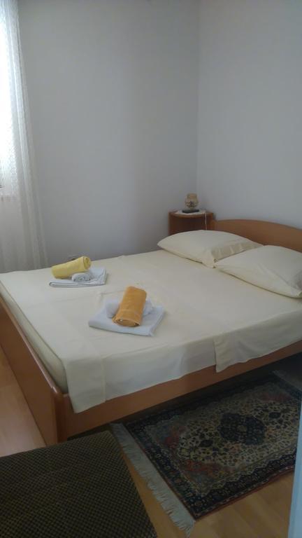 Apartment Basic Petrcane Esterno foto